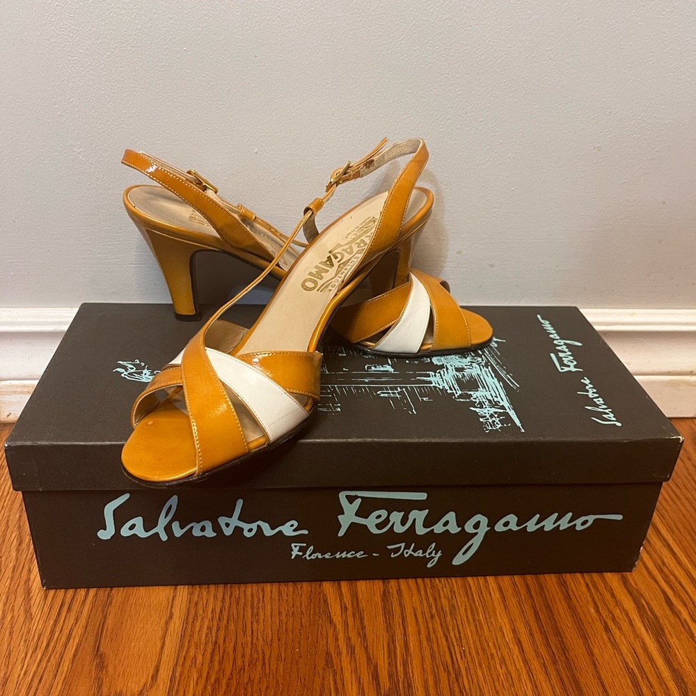 Salvatore Feragamo Vintage Shoes w/ the Original Box!!